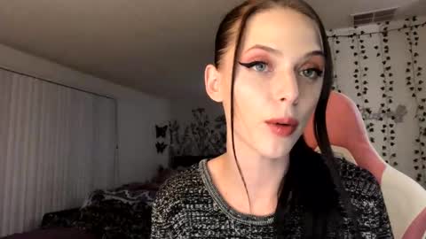 Snapshot of allyoursss1212 chatting on February 14, 7:49 am Ally Girl In Her Ally World online show from February 14, 7:49 am