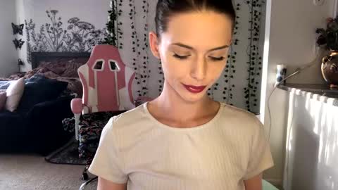 Snapshot of allyoursss1212 chatting on February 22, 1:00 am Ally Girl In Her Ally World online show from February 22, 1:00 am