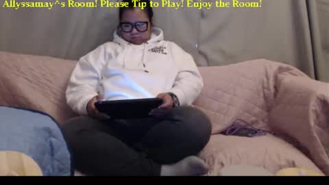 Snapshot of allyssamay chatting on November 8, 5:07 am Allyssamay online show from November 8, 5:07 am