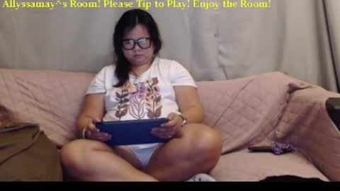 Snapshot of allyssamay chatting on May 6, 2:29 am Allyssamay online show from May 6, 2:29 am