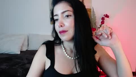 Snapshot of alma_art_ chatting on August 3, 8:01 pm alma_art_ online show from August 3, 8:01 pm