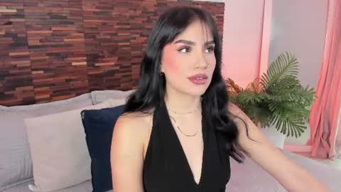 Mia online show from July 29, 1:31 pm