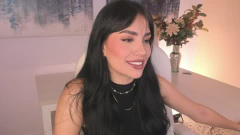 Mia online show from July 30, 4:50 pm