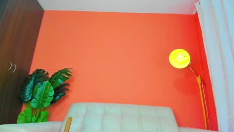 Snapshot of almacastillo2 chatting on December 20, 2:41 am Alma Castillo online show from December 20, 2:41 am