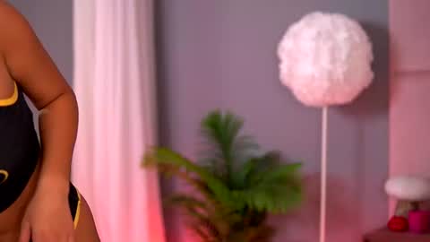 Snapshot of almajenkins chatting on June 27, 5:01 am Emma online show from June 27, 5:01 am