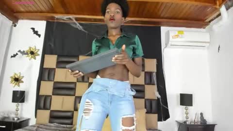 Snapshot of almasaennz chatting on November 3, 7:15 pm online show from November 3, 7:15 pm