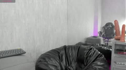 Snapshot of almazz_ chatting on October 3, 8:17 pm Santy online show from October 3, 8:17 pm