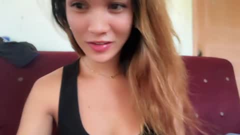 larah online show from April 23, 3:08 am