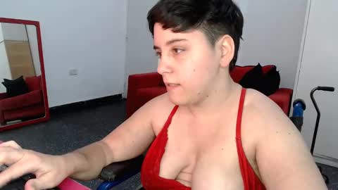 Snapshot of almondonwheels chatting on December 5, 12:30 am Almond online show from December 5, 12:30 am