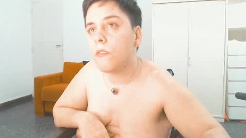 Snapshot of almondonwheels chatting on March 10, 1:12 am Almond online show from March 10, 1:12 am