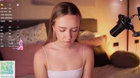 Snapshot of alodiaacomb chatting on November 26, 2:56 am Lia online show from November 26, 2:56 am