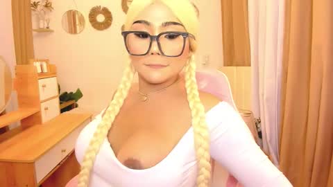 Snapshot of alodiacums chatting on November 27, 10:56 pm alodia x princess online show from November 27, 10:56 pm