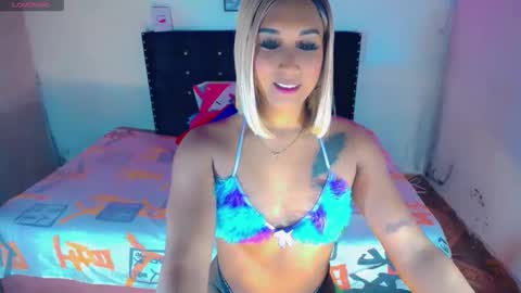 alondragill_ online show from April 25, 1:19 am