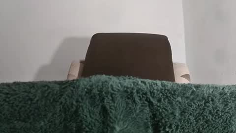 Snapshot of alotofcream chatting on November 4, 5:28 am alotofcream4u online show from November 4, 5:28 am