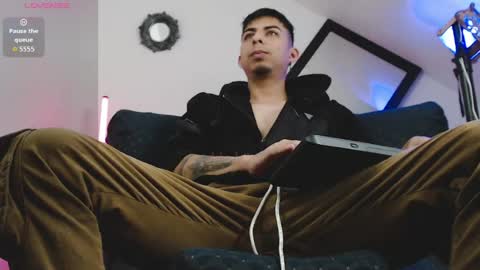 Snapshot of alpha_latino_ chatting on May 18, 7:25 am alpha_latino_ online show from May 18, 7:25 am