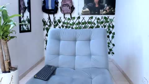 Snapshot of alpha_pprs chatting on December 3, 11:44 am Alpha pprs online show from December 3, 11:44 am