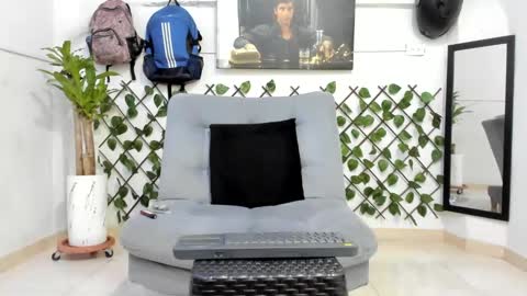 Snapshot of alpha_pprs chatting on December 8, 4:25 am Alpha pprs online show from December 8, 4:25 am