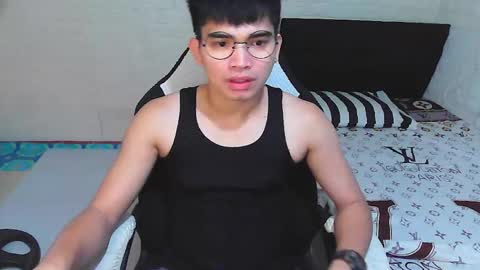 Snapshot of alpha_rider chatting on December 15, 6:17 am Angelo online show from December 15, 6:17 am