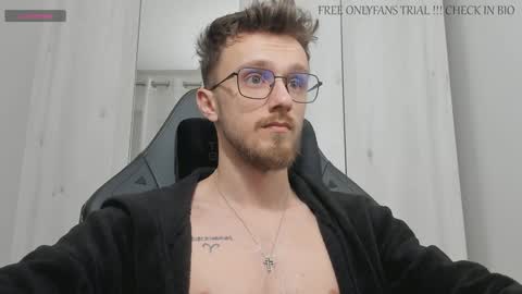 Snapshot of alphaboyfun chatting on January 3, 3:16 am Andi online show from January 3, 3:16 am