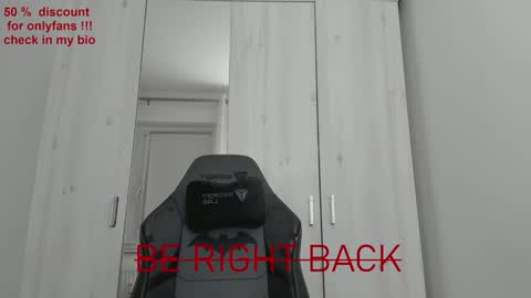 Snapshot of alphaboyfun chatting on January 25, 5:51 pm Andi online show from January 25, 5:51 pm