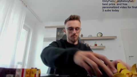 Snapshot of alphaboyfun chatting on October 25, 12:13 pm Andi online show from October 25, 12:13 pm