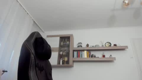 Snapshot of alphaboyfun chatting on November 14, 2:16 pm Andi online show from November 14, 2:16 pm