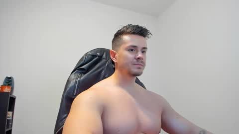 Snapshot of alphagodleatherking92 chatting on December 25, 10:50 am LeatherMaster online show from December 25, 10:50 am