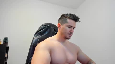 Snapshot of alphagodleatherking92 chatting on December 29, 7:28 am LeatherMaster online show from December 29, 7:28 am