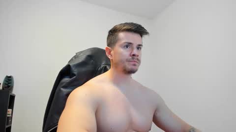 Snapshot of alphagodleatherking92 chatting on January 3, 8:43 am LeatherMaster online show from January 3, 8:43 am