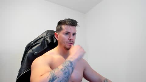 Snapshot of alphagodleatherking92 chatting on January 15, 8:41 am LeatherMaster online show from January 15, 8:41 am