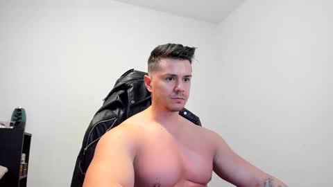 Snapshot of alphagodleatherking92 chatting on February 22, 6:39 am LeatherMaster online show from February 22, 6:39 am