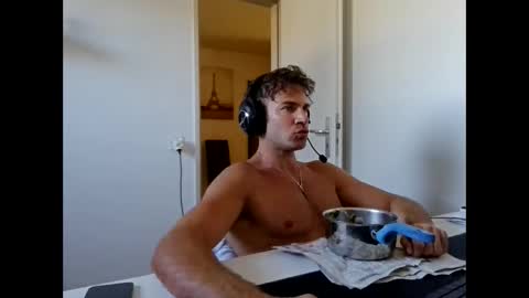 alphah_hunk online show from April 24, 1:57 pm