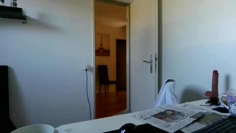 alphah_hunk online show from May 1, 2:21 pm
