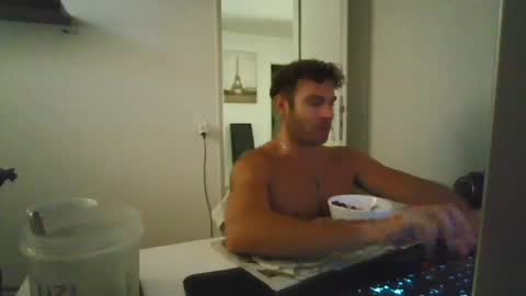 Snapshot of alphah_hunk chatting on June 22, 10:56 am alphah_hunk online show from June 22, 10:56 am