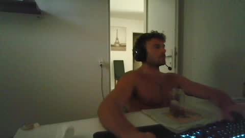 Snapshot of alphah_hunk chatting on June 25, 1:04 pm alphah_hunk online show from June 25, 1:04 pm