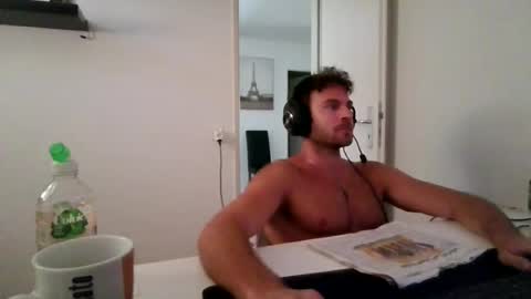 Snapshot of alphah_hunk chatting on June 27, 8:52 am alphah_hunk online show from June 27, 8:52 am