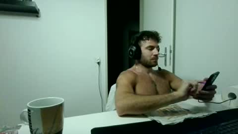 Snapshot of alphah_hunk chatting on June 27, 7:41 pm alphah_hunk online show from June 27, 7:41 pm