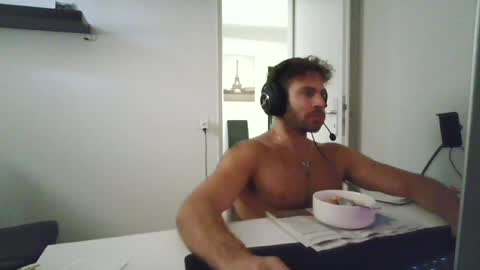 Snapshot of alphah_hunk chatting on July 2, 10:21 am alphah_hunk online show from July 2, 10:21 am