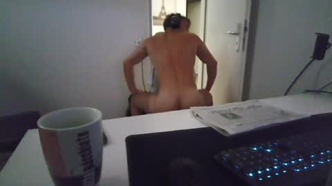 Snapshot of alphah_hunk chatting on July 4, 12:11 pm alphah_hunk online show from July 4, 12:11 pm