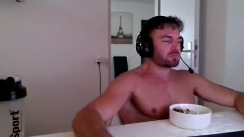 Snapshot of alphah_hunk chatting on July 6, 10:23 am alphah_hunk online show from July 6, 10:23 am