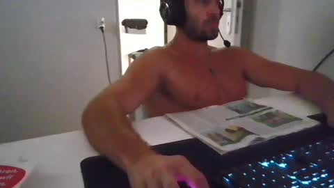 Snapshot of alphah_hunk chatting on July 17, 4:23 pm alphah_hunk online show from July 17, 4:23 pm