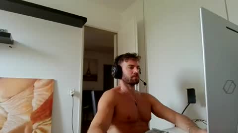 Snapshot of alphah_hunk chatting on July 19, 9:35 am alphah_hunk online show from July 19, 9:35 am