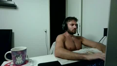 Snapshot of alphah_hunk chatting on July 23, 8:18 pm alphah_hunk online show from July 23, 8:18 pm