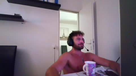 Snapshot of alphah_hunk chatting on July 25, 12:47 pm alphah_hunk online show from July 25, 12:47 pm