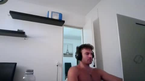 Snapshot of alphah_hunk chatting on August 1, 8:57 am alphah_hunk online show from August 1, 8:57 am
