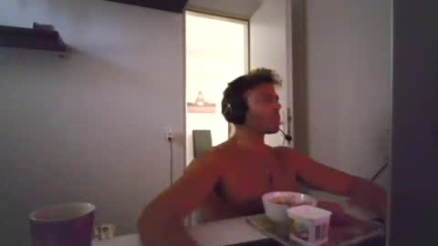 Snapshot of alphah_hunk chatting on August 2, 2:15 pm alphah_hunk online show from August 2, 2:15 pm