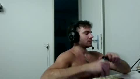 Snapshot of alphah_hunk chatting on August 4, 6:10 pm alphah_hunk online show from August 4, 6:10 pm