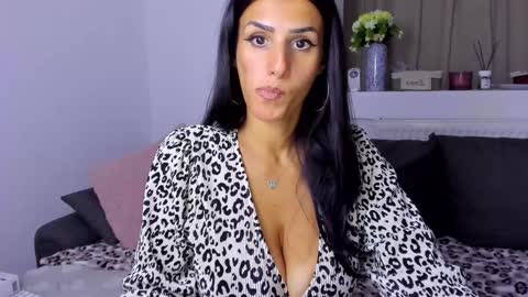 Snapshot of alphaqueenx chatting on September 27, 9:31 pm Michelle online show from September 27, 9:31 pm