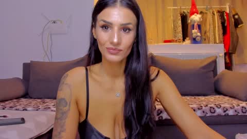 Snapshot of alphaqueenx chatting on November 2, 1:30 am Michelle online show from November 2, 1:30 am