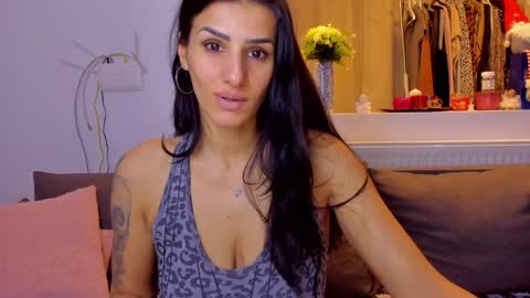 Snapshot of alphaqueenx chatting on February 22, 10:19 pm Michelle online show from February 22, 10:19 pm